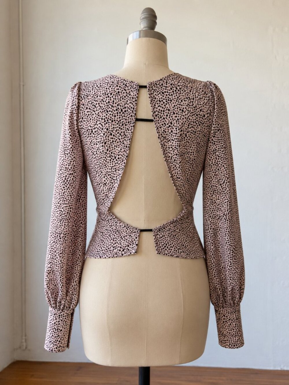 Summer blouse open back cleavage pink black cheetah print